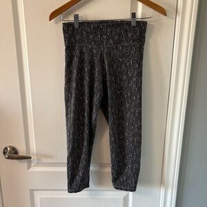 Adidas Black and Gray cropped Patterned Leggings